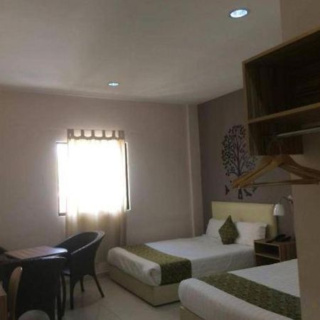 Oyo 90106 Sindbad Hotel Kuala Lumpur Bagian luar foto